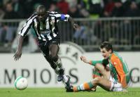 Fussball CL: Bremen - Turin, Zweikampf