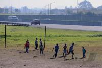 FUSSBALL WM 2010  Kinder spielen Fussball im Township