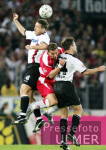 Fussball 2. Bundesliga: Koeln - Frankfurt, Zweikampf