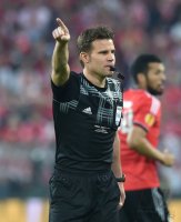 FUSSBALL EUROPA LEAGUE FINALE 13/14: Schiedsrichter Dr. Felix Brych (Deutschland)
