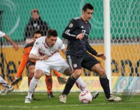 Fussball DFB Pokal 10/11 : Ermin Bicakcic (li, Stuttgart) gegen Miroslav Klose (re, FC Bayern Muenchen)