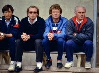 Fussball Braunschweig - Bayern: Dr. Mueller-Wohlfahrt, Hoeness, Coordes, Lattek (Bayern)