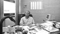 Fussball Bundesliga, Saison 1989/1990: Manager Uli Hoeness am Schreibtisch