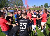 Fussball Relegation zur Oberliga, Rueckspiel 21/22: FC Holzhausen - FC Denzlingen