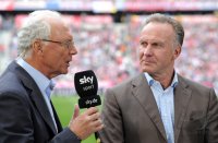 Fussball 1. Bundesliga :  Franz Beckenbauer mit Vorstandsvorsitzender Karl Heinz Rummenigge (v. li., FC Bayern Muenchen)