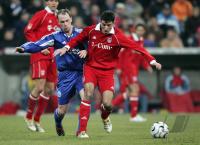 Fussball 1. Bundesliga: Bayern - Schalke, Zweikampf