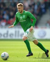 Fussball 1. Bundesliga, Saison 2011/2012: Aaron Hunt (SV Werder Bremen) Einzelaktion am Ball