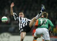 Fussball CL: Bremen - Turin, Zweikampf