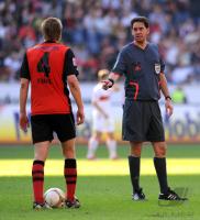 Fussball 1. Bundesliga : Enttaeuschung mit Zigarrette Vorstandsvorsitzender Heribert Bruchhagen