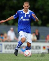 FUSSBALL, 1. BUNDESLIGA, SAISON 2010/2010: Schalke: KLUGE Einzelaktion