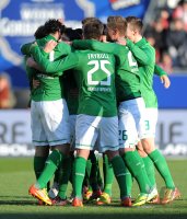 Fussball 1. Bundesliga  Saison 2011/2012: JUBEL nach dem TOR Claudio Pizarro, Tom Trybull , Florian Hartherz, Francois Affolter (v. li., SV Werder Bremen)