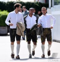 Fussball 1. Bundesliga 15/16: Fototermin FC Bayern Muenchen in Lederhosen