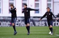 Fussball 1. Bundesliga: Thomas Mueller, Mark van Bommel, Ivica Olic (v. li., FCB)