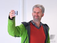 Oberbuergermeister Palmer nimmt die Radgarage am Tuebinger Hauptbahnhof in Betrieb