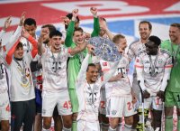Fussball 1. Bundesliga 24/25: FC Bayern Muenchen feiert die 34. Deutschen Meisterschaft