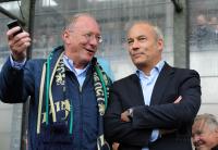 1. Fussball Bundesliga: Vizepraesident Franz Maget mit Praesident Rainer Beeck  (v.li., 1860 Muenchen)