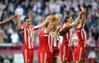 Fussball 1. Bundesliga : Miroslav Klose, Franck Ribery, Daniel van Buyten (v.li., FC Bayern Muenchen)