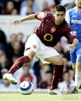 Fussball International: Arsenal, REYES Einzelaktion am Ball