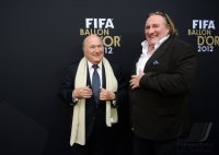 Fussball International  FIFA Ballon d Or 2012: Gerard Depardieu und  FIFA Praesident Blatter