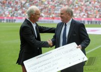Fussball  International  Uli Hoeness Cup: Praesident Uli Hoeness (FC Bayern Muenchen)