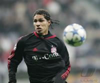 Fussball CHL FC Bayern-Rapid; Guerrero am Ball