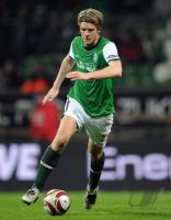 FUSSBALL, EUROPA LEAGUE GRUPPENPHASE: Bremen, NIEMEYER Einzelaktion am Ball