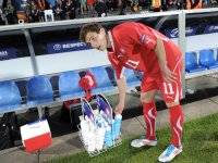 Fussball U21-EURO 2011 FINALE: (v. li.) Schweiz Enttaeuschung nach der Niederlage, Admir Mehmedi (Schweiz) mit einer Trinkflasche