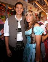 FUSSBALL 1. BUNDESLIGA: Bayern besucht das Oktoberfest