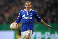 Fussball: DFB Pokal  Saison 2010/2011, Viertelfinale: Schalke, KLUGE am Ball