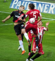 Fussball 1. Bundesliga : Eren Derdiyok (li, Bayer 04 Leverkusen)  gegen Daniel van Buyten (Mitte, FC Bayern Muenchen) gegen Bastian Schweinsteiger (re, FC Bayern Muenchen)