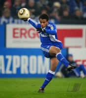 FUSSBALL, 1. BUNDESLIGA, 22. Spieltag: Schalke, MATIP Einzelaktion
