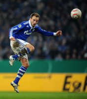 Fussball: DFB Pokal  Saison 2010/2011, Viertelfinale: Schalke RAKITIC am Ball