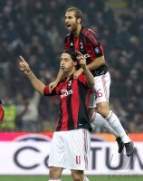 FUSSBALL SERIE A:  JUBEL Zlatan Ibrahimovic oben Flamini Mathieu (AC Mailand)
