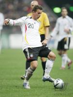 Fussball Nationalmannschaft: PODOLSKI Einzelaktion am Ball