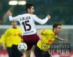 Fussball 1. Bundesliga: Dortmund - Kaiserslautern, Zweikampf