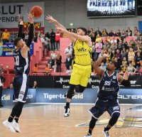 Basketball 2. Bundesliga  19/20: Tigers Tuebingen - Uni Baskets Paderborn