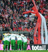 Fussball 1. Bundesliga, Saison 2011/2012:  Werder Team im Kreis vor dem Spiel