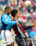 Fussball 1. Bundesliga: Bayern - Leverkusen, Zweikampf