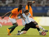 FUSSBALL  Olympia 2008  Peking  Vorrunde Elfenbeinkueste - Argentinien