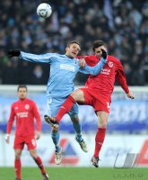 Fussball 2. Bundesliga:  Dominik Stahl  (li, 1860 Muenchen) gegen Marius Bilasco (Cottbus)