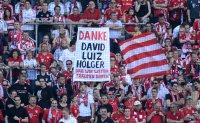 Fussball 1. Bundesliga, Saison 2011/2012: FC Bayern Muenchen Fankurve mit einem Plakat