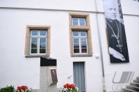 Enthuellung Bischof Sproll Stele in Rottenburg