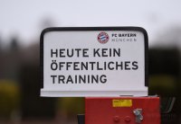 Fussball 1. Bundesliga 14/15 : Geheimtraining beim FC Bayern Muenchen an der Saebener Strasse