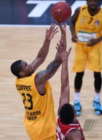 Basketball 1. Bundesliga 14/15 Hauptrunde:  Walter Tigers Tuebingen - Brose Baskets Bamberg