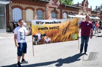 Fair und Regional; Menschenkette pro Rottenburger Schlachthof von Landwirten und Metzgern