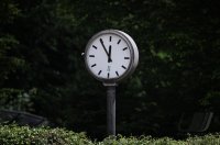 Schmuckbild; Uhr auf dem Gelaende des TC Tuebingen