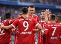 Fussball 1. Bundesliga Saison 17/18: FC Bayern Muenchen - 1. FSV Mainz 05