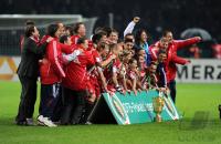 Fussball: DFB Pokal Finale: JUBEL Holger Badstuber, Arjen Robben  (v.li., FCB)