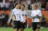 FIFA Frauen-Weltmeisterschaft 2011:  Birgit PRINZ , Linda BRESONIK, Lena GOESSLING (v. li., Deutschland)
