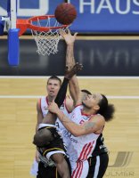 Basketball 1. Bundesliga 2011/2012:  Walter Tigers Tuebingen - FC Bayern Muenchen